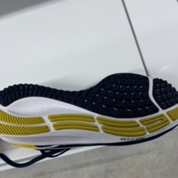 NEW!! "U OF M", Nike Air Zoom Pegasus 3,College, Team Spirit, Univercity, SZ 7.5 - Picture 11 of 16